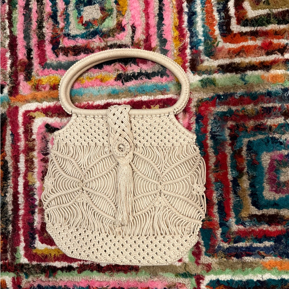 VINTAGE - Ivory woven macrame double-handle handbag with tassel closure